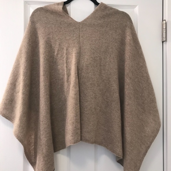 Beautiful Nantucket cashmere poncho - Picture 2 of 3